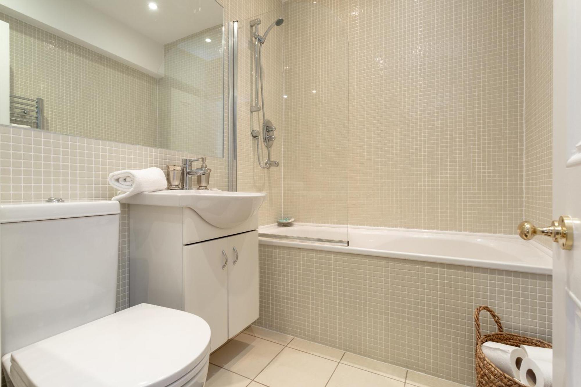 Spectacular 2 Bedroom With Sunny Garden & Terrace * Dublin