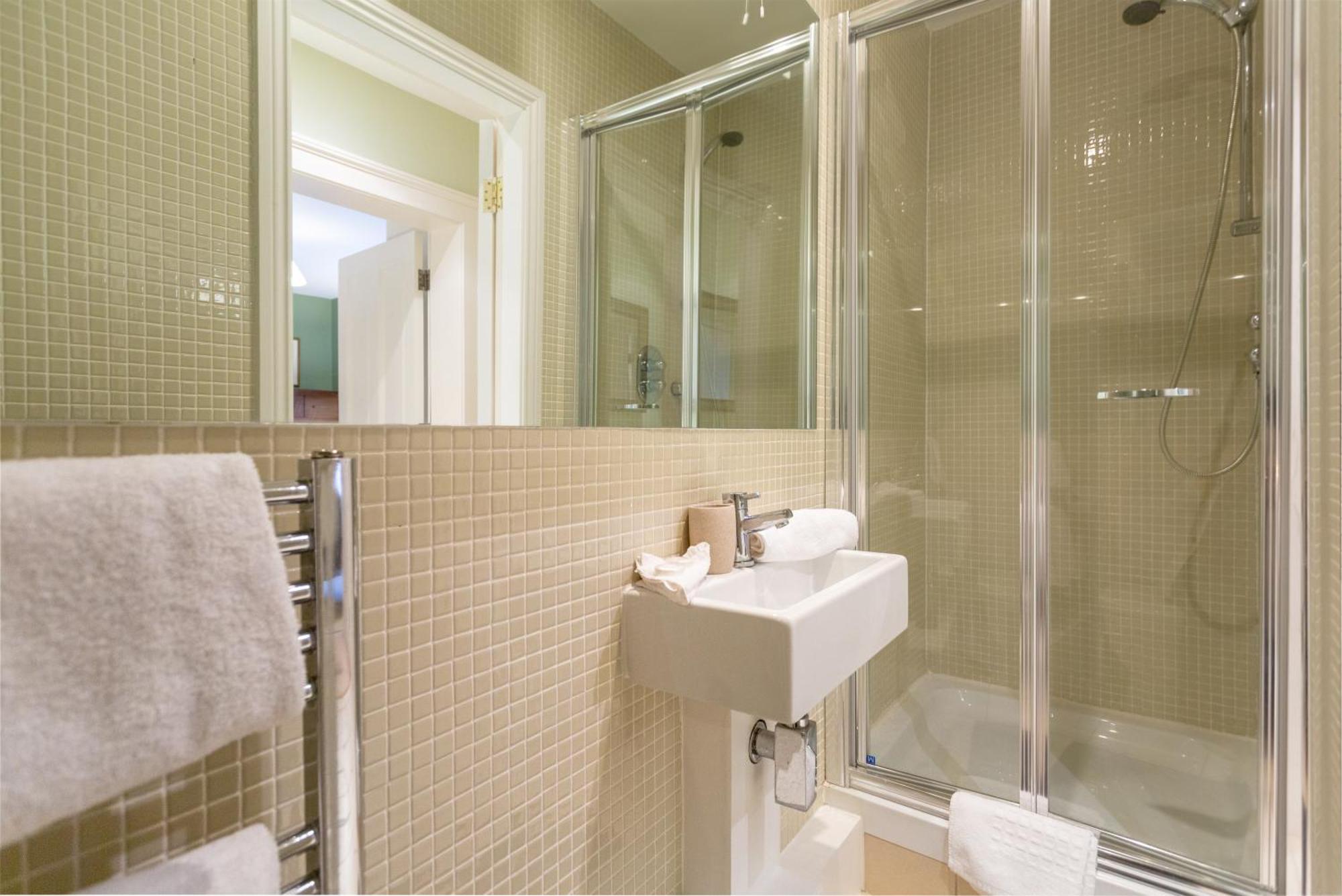 Spectacular 2 Bedroom With Sunny Garden & Terrace * Dublin