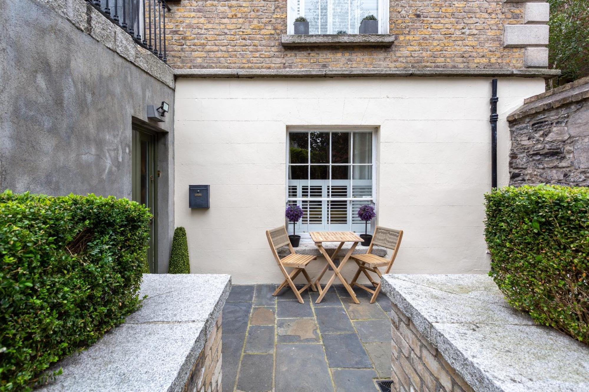 Spectacular 2 Bedroom With Sunny Garden & Terrace