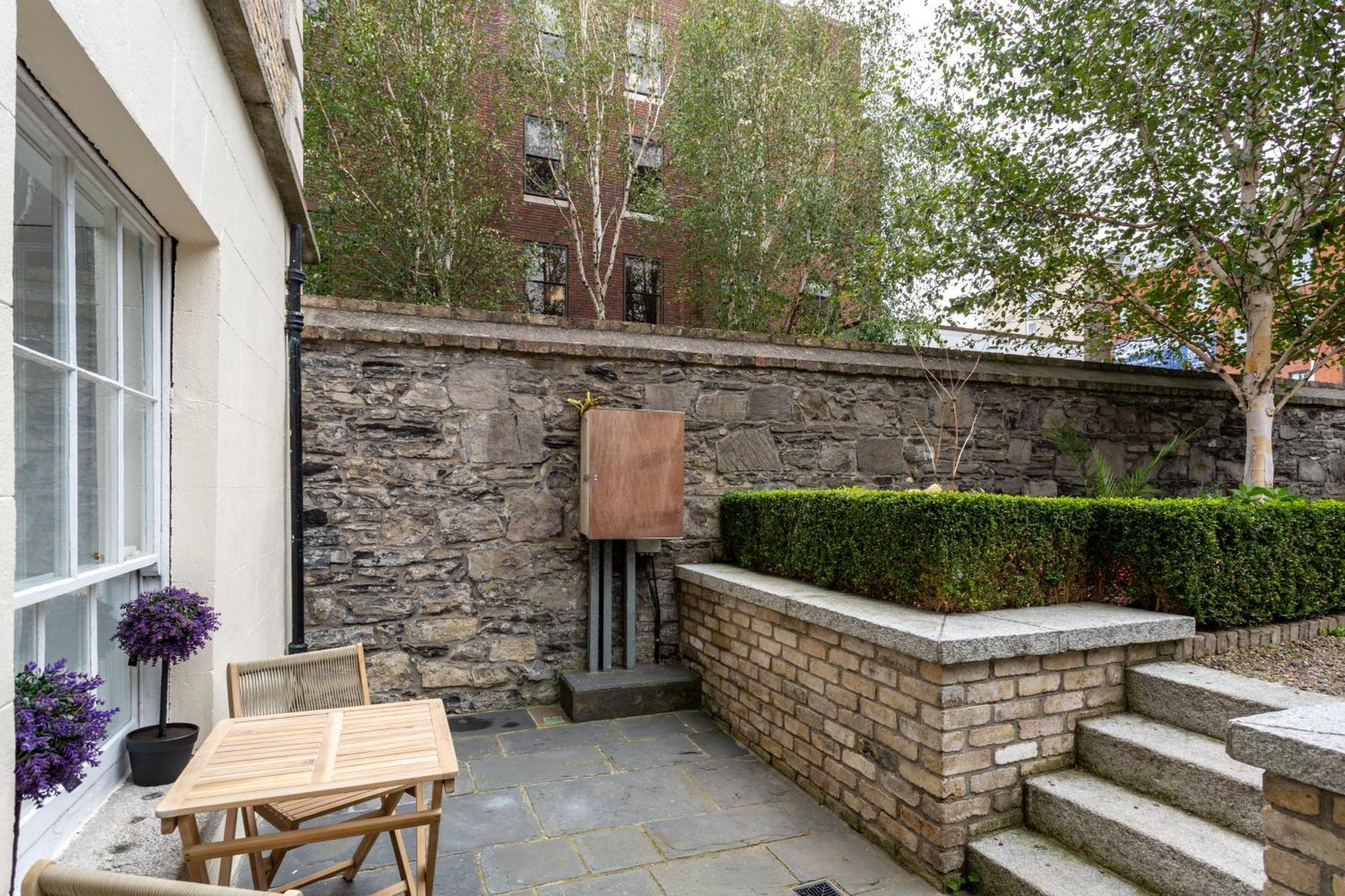Spectacular 2 Bedroom With Sunny Garden & Terrace Bed & Breakfast Dublin