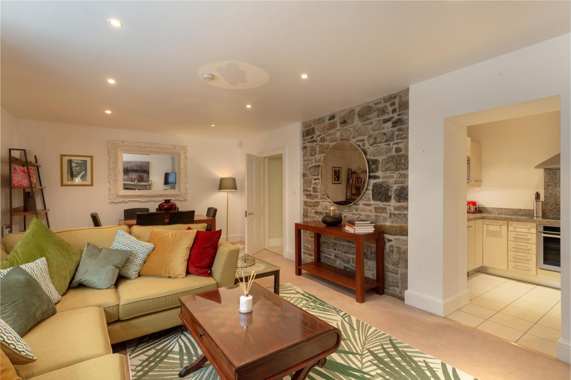 Spectacular 2 Bedroom With Sunny Garden & Terrace * Dublin