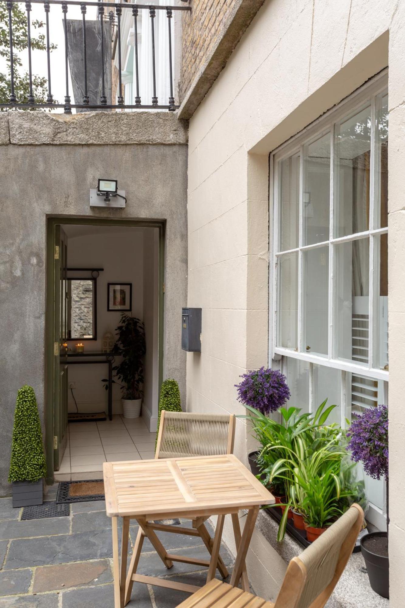 Spectacular 2 Bedroom With Sunny Garden & Terrace Bed & Breakfast Dublin