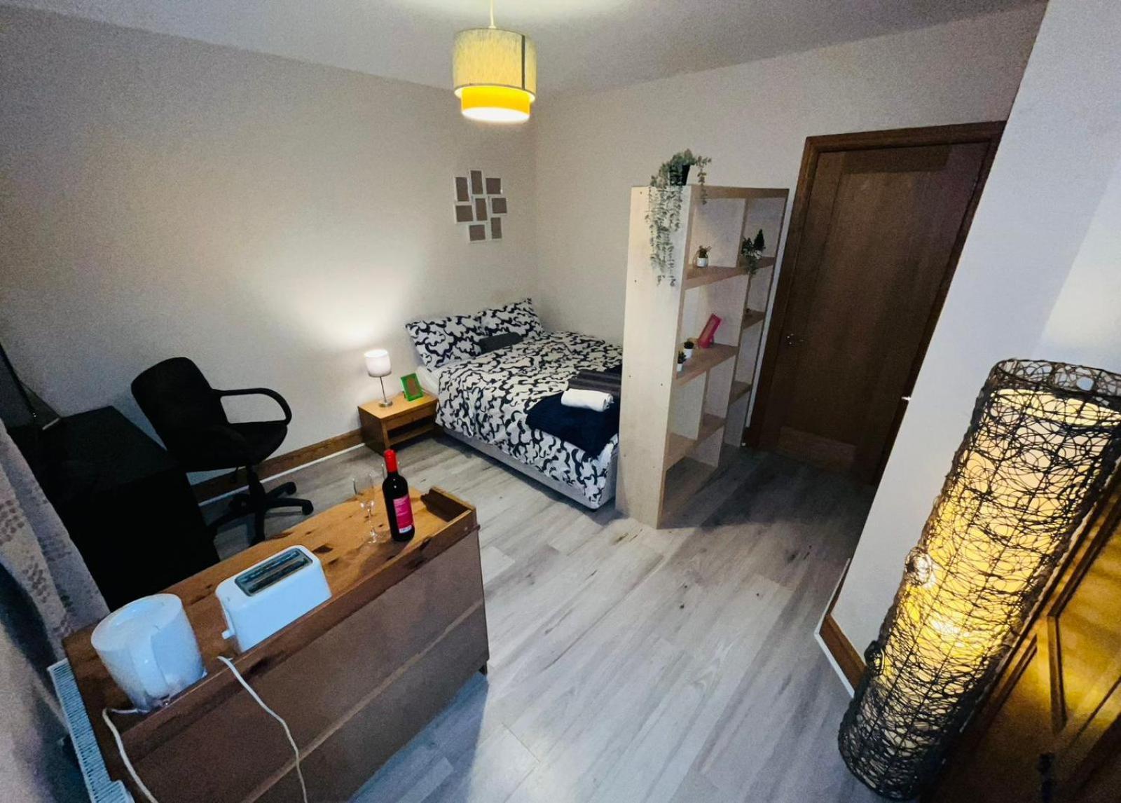 Homestay Bedroom + Bathroom D8