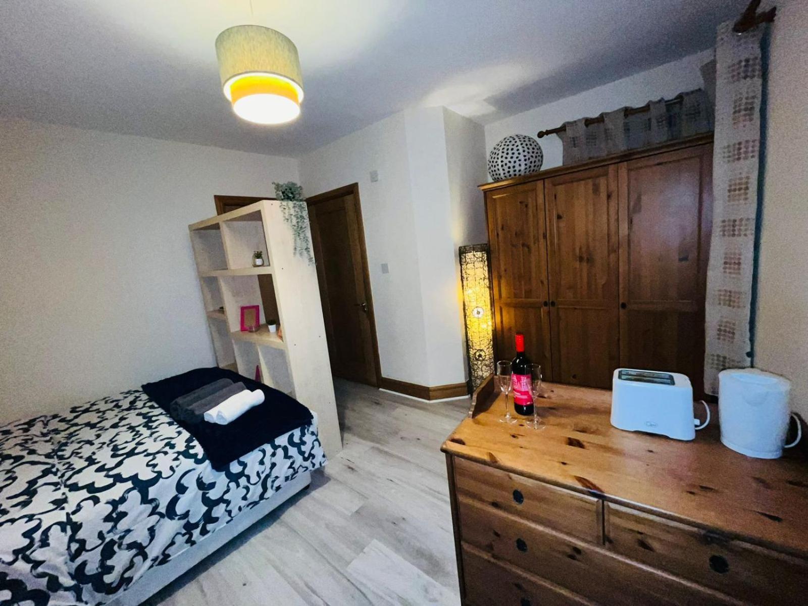 Bedroom + Bathroom D8 Dublin