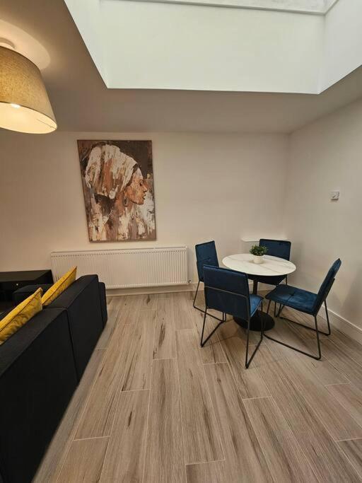 Spacious And Cosy House Apartment