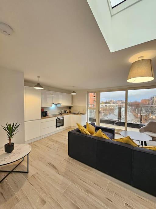 Spacious And Cosy House Apartment