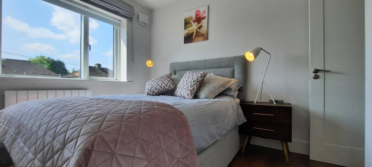 Stunning Family Sleeps 10 Villa