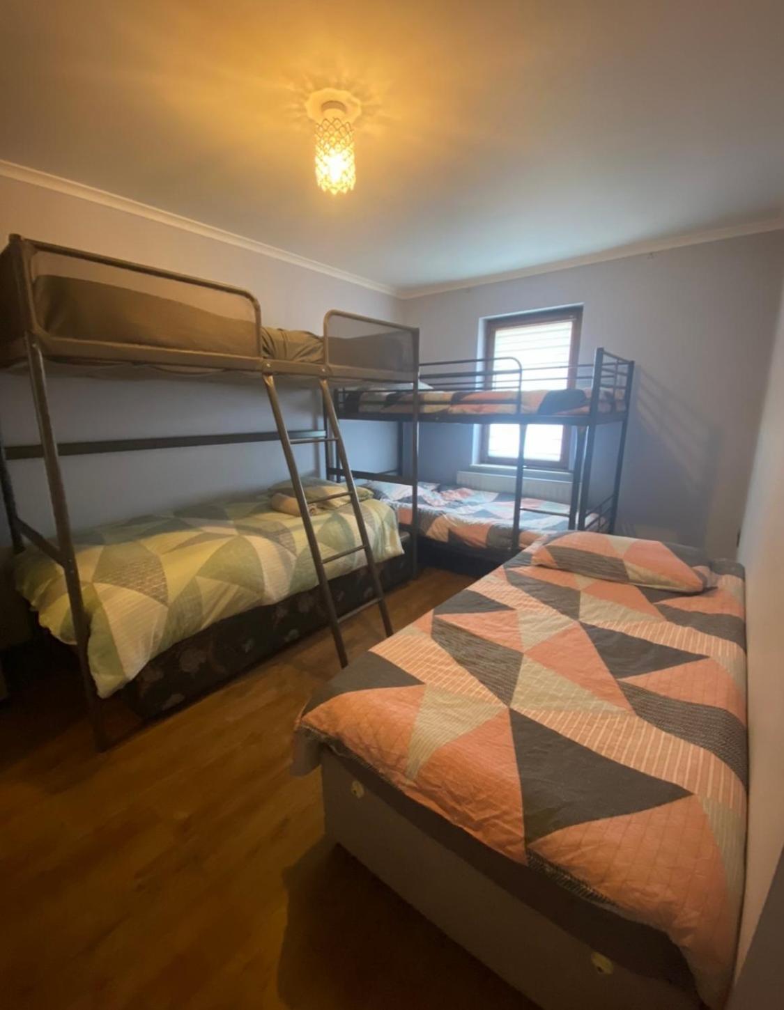 Airport Big With Bathroom Outside - Kitchen Only 7 Days Reservation * Dublin