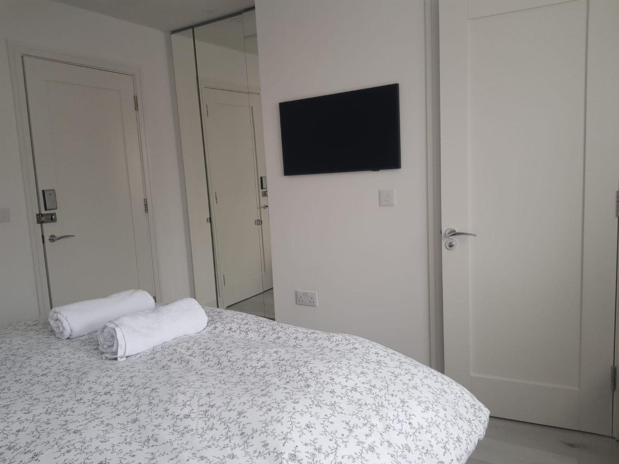 Barnoaks House - Private Ensuite Bathroom *