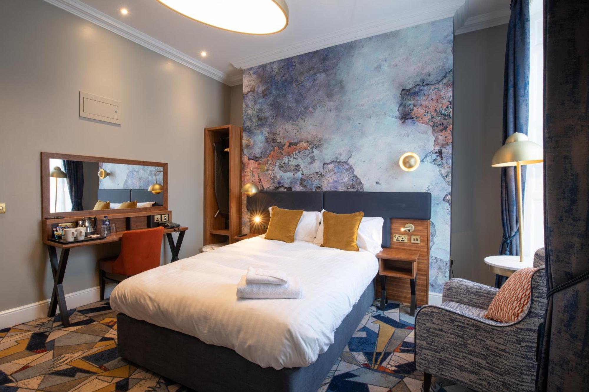 Keavan's Port Hotel, Hotel 4*