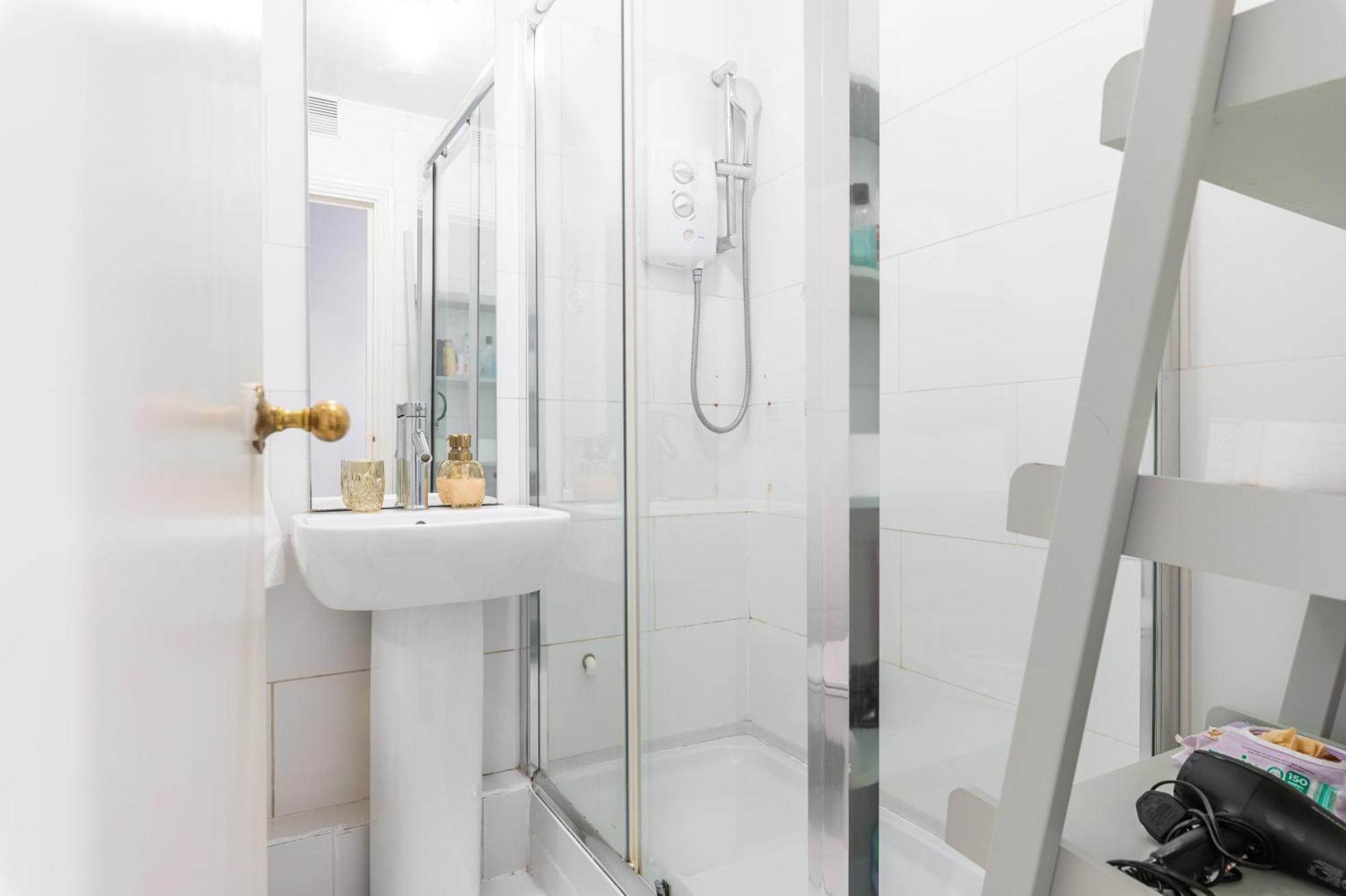 Lovely 2-bed In The Heart Of Apartment