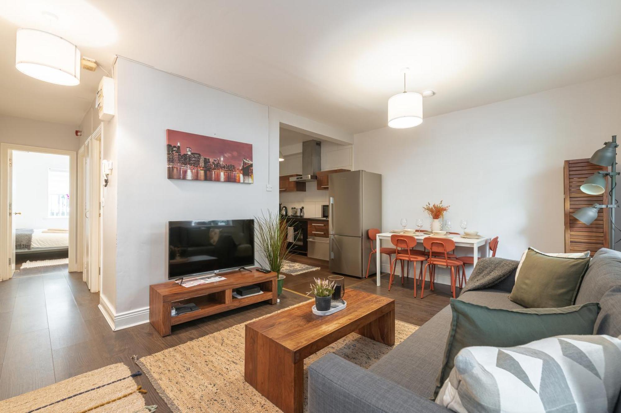 Lovely 2-bed In The Heart Of Apartment