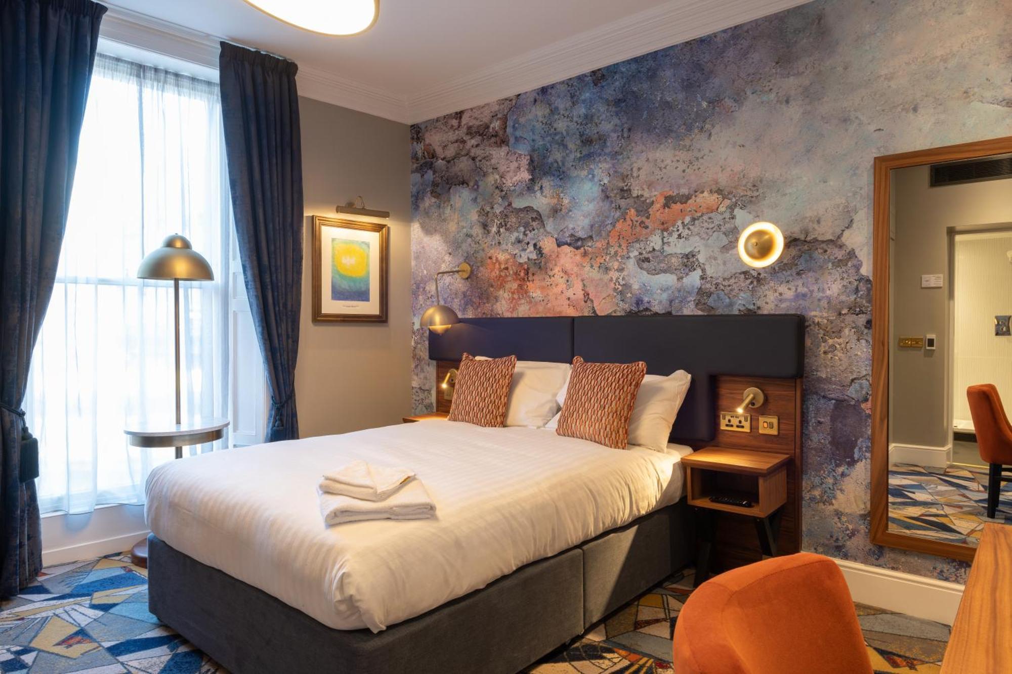 Keavan's Port Hotel, Hotel 4*