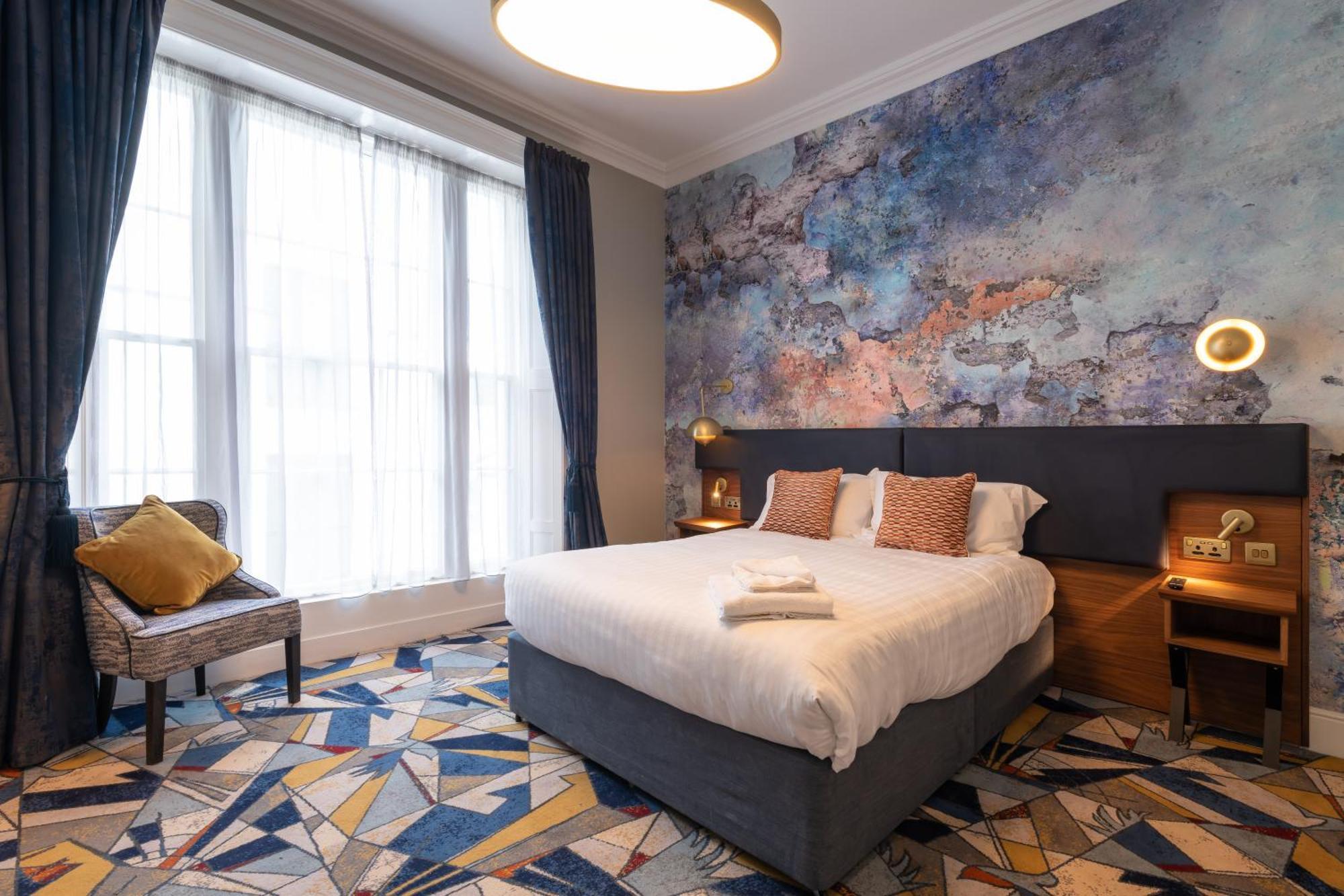 Keavan's Port Hotel, 4*