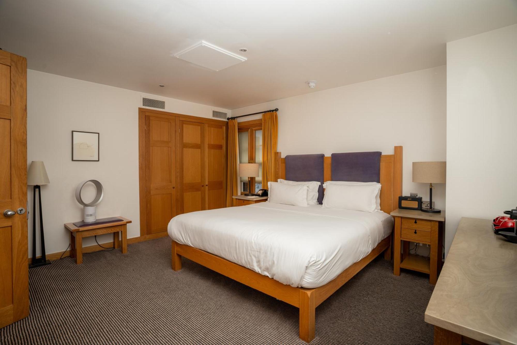 Hotel The Clarence 4*