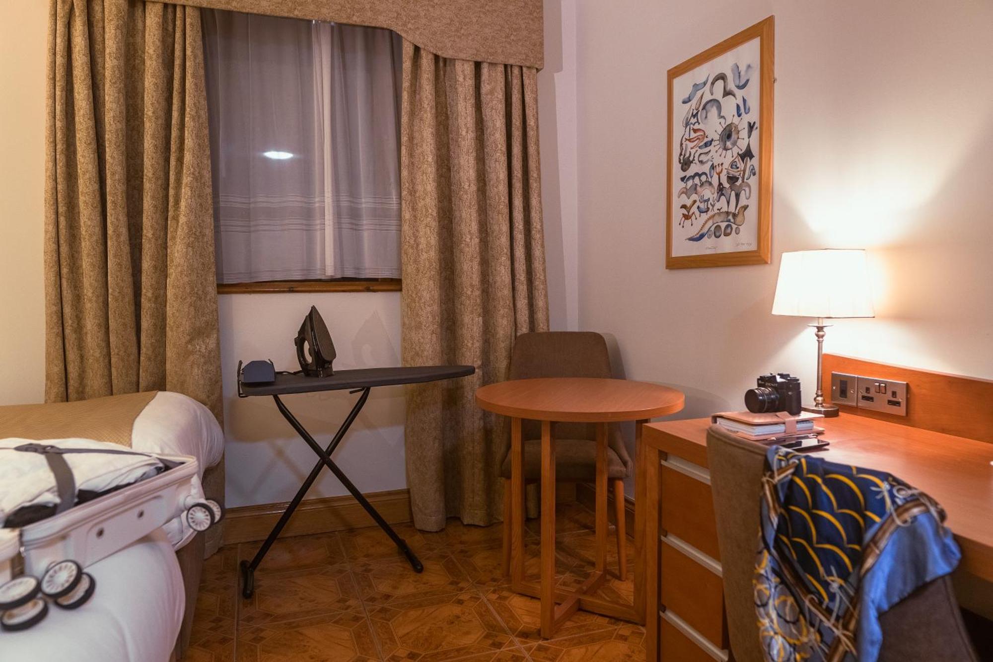 Uppercross House 3*