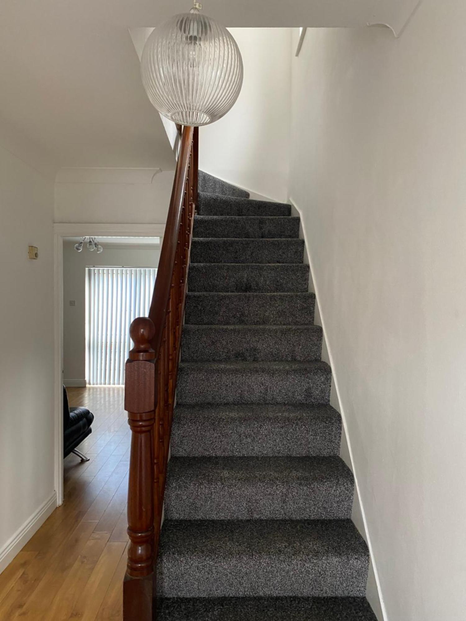 Modern Comfortable Four Bedroom House In Great Location Apartment