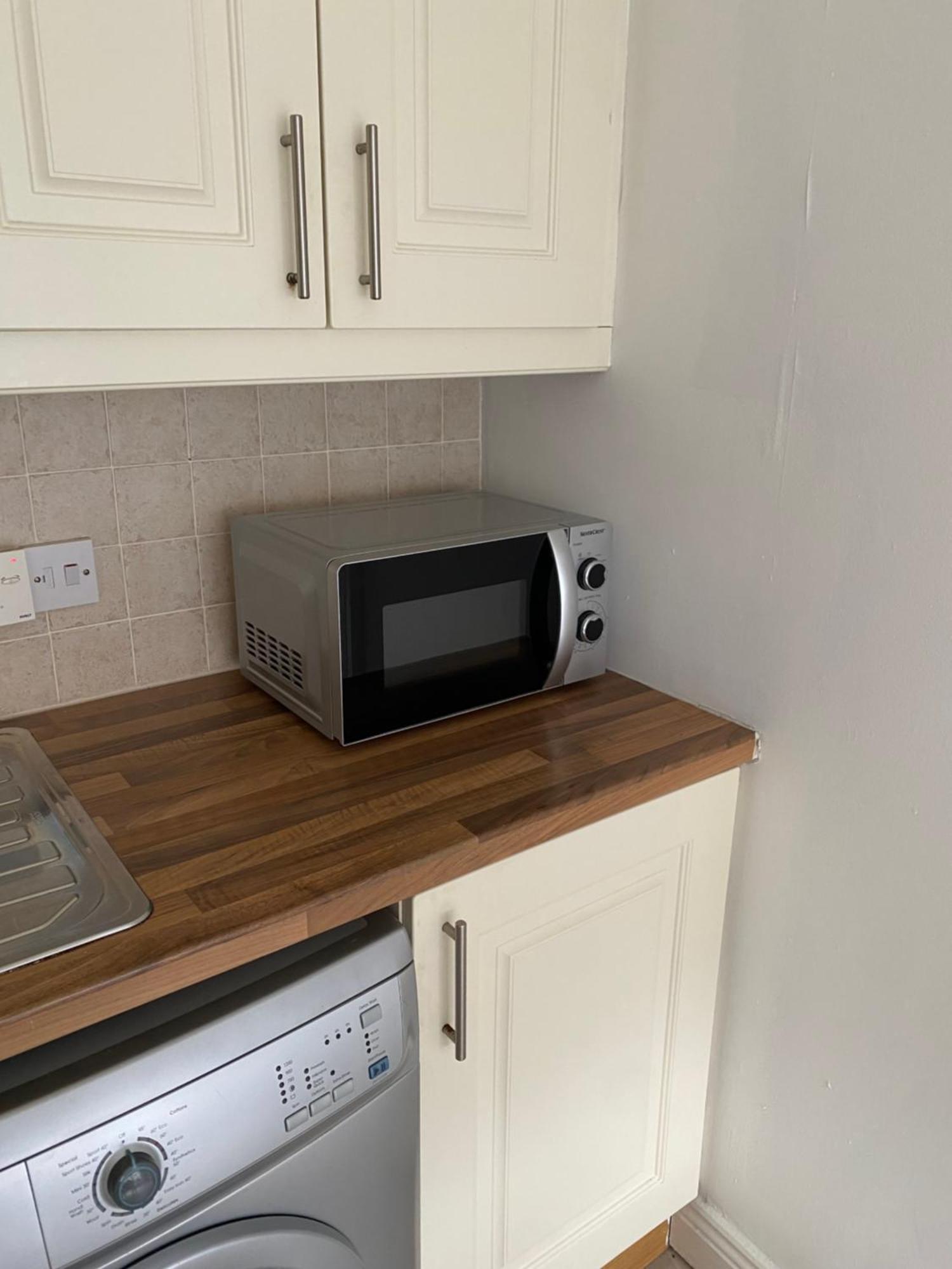 Modern Comfortable Four Bedroom House In Great Location *
