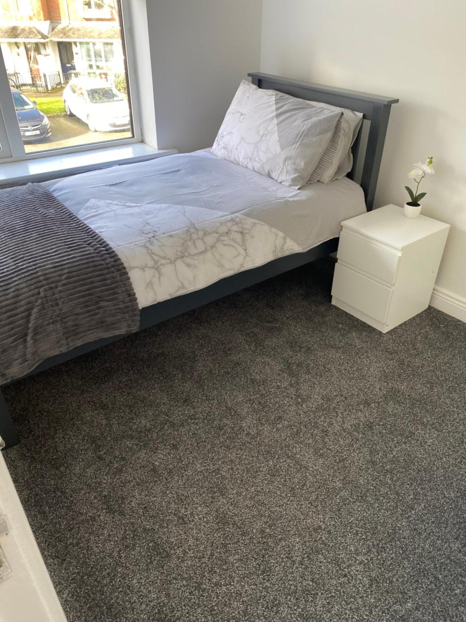Apartment Modern Comfortable Four Bedroom House In Great Location *