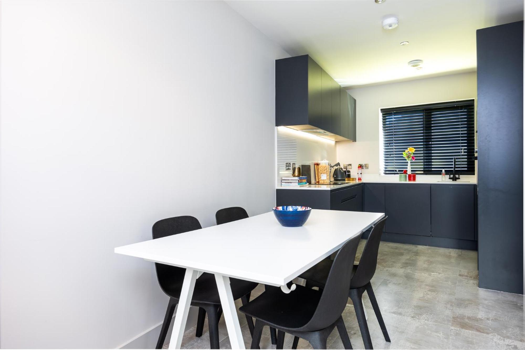 Stunning 2 Bed, 2 Bath House Near National Stadium, Vakantiehuis *
