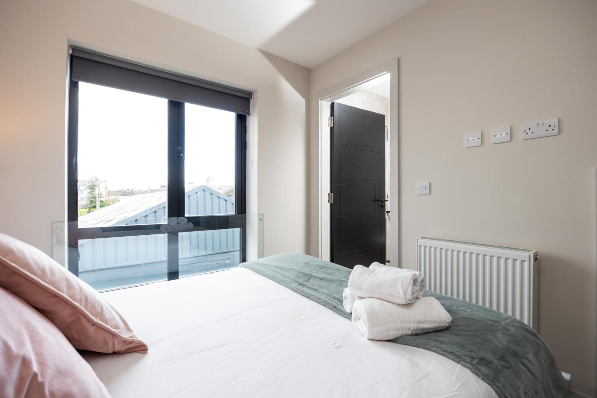 Vakantiehuis Stunning 2 Bed, 2 Bath House Near National Stadium,