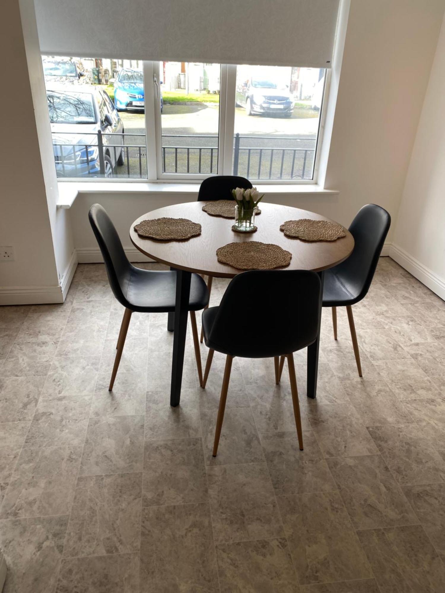 Modern Comfortable Four Bedroom House In Great Location
