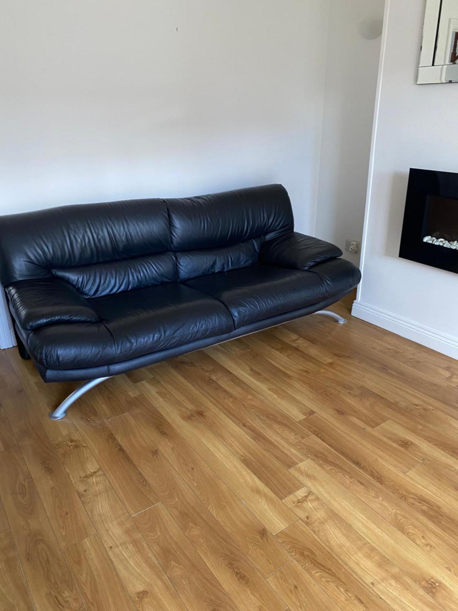 Modern Comfortable Four Bedroom House In Great Location *