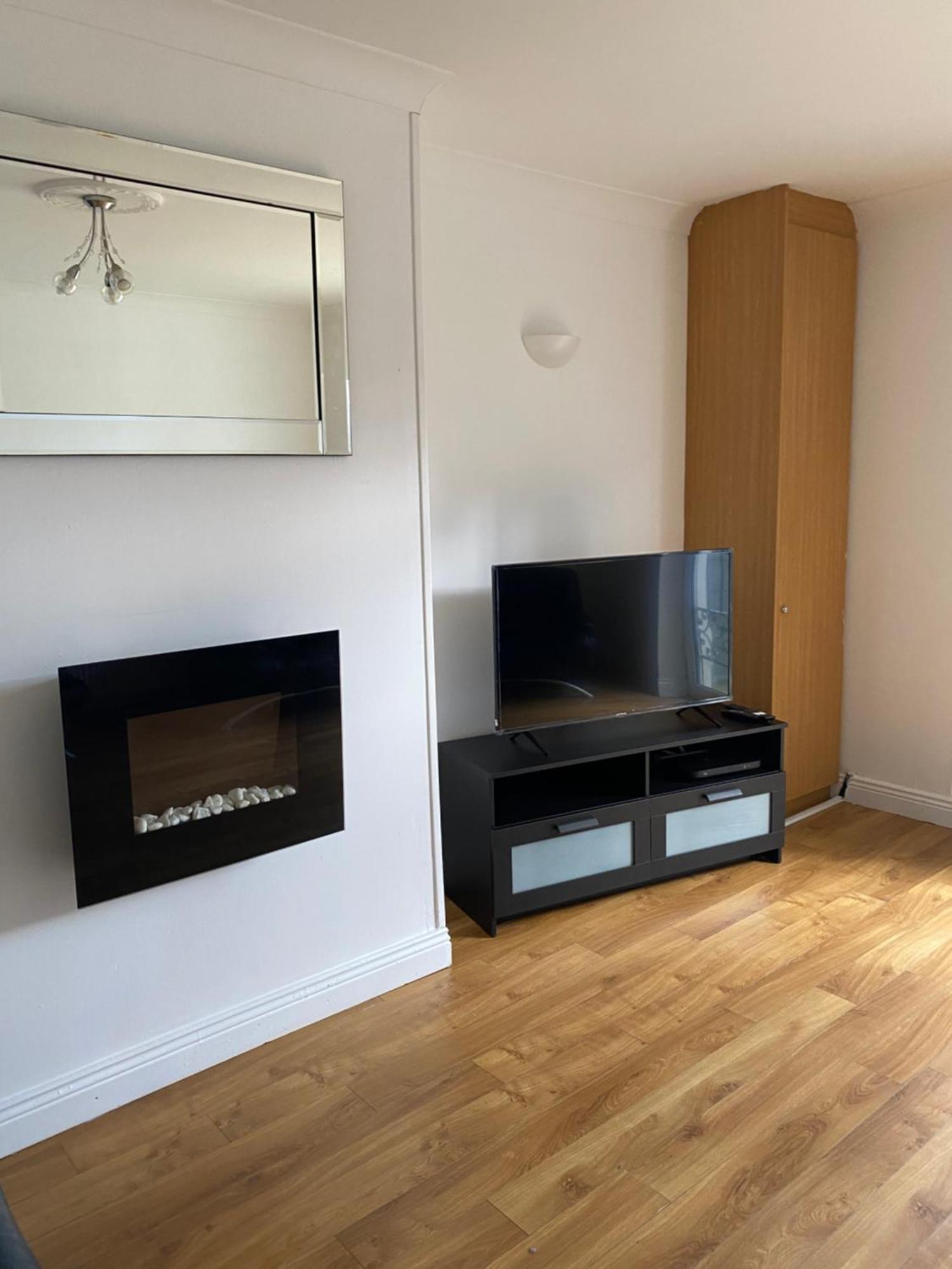 Modern Comfortable Four Bedroom House In Great Location *