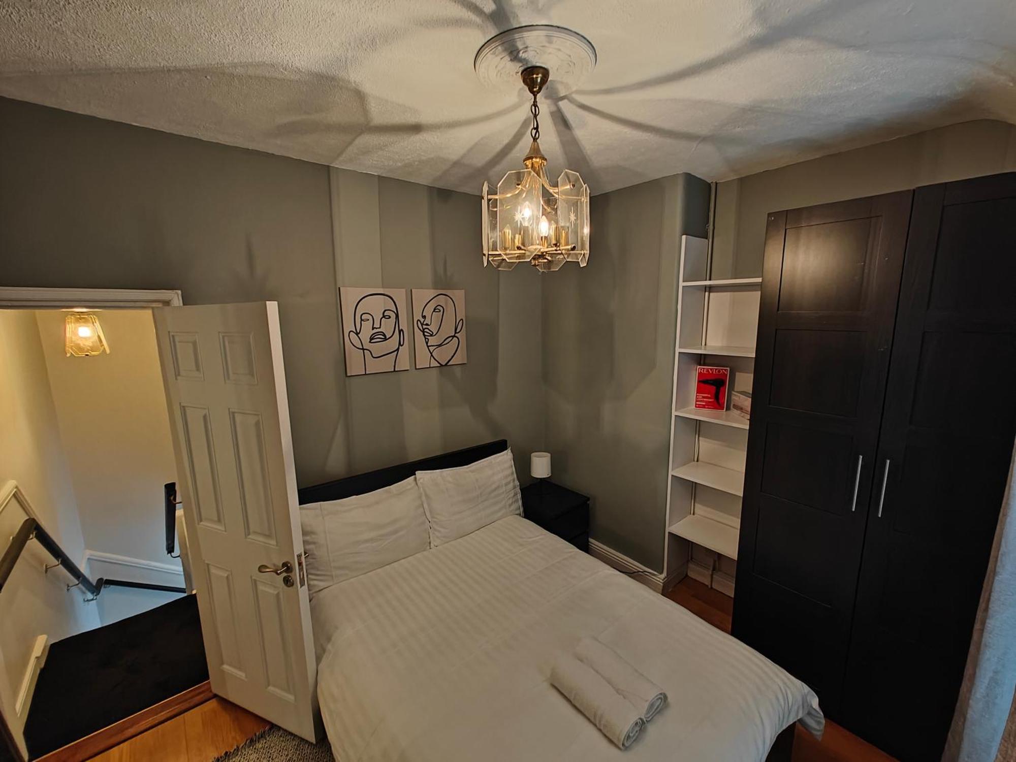 Delightful 3 Bed City House Holiday home Dublin