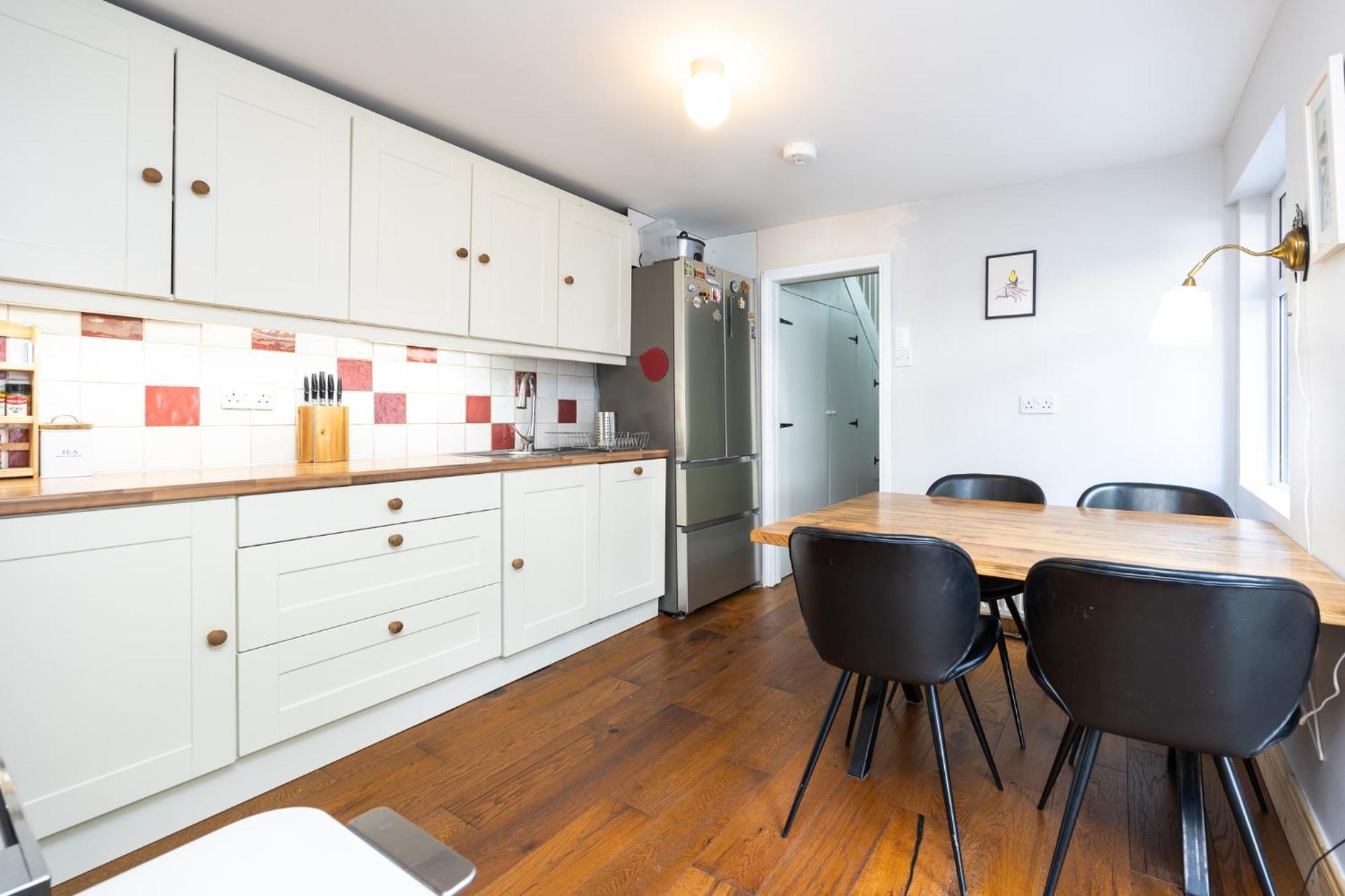 Charming Victorian 3bd Townhouse With Free Parking Apartment
