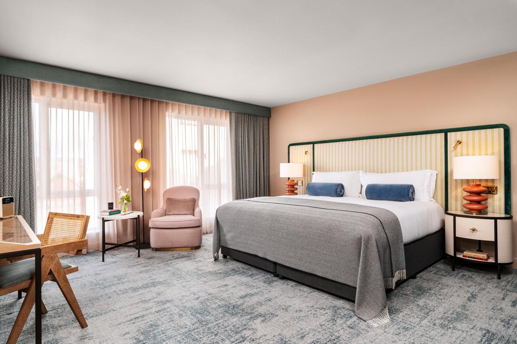 Hotel The 4*