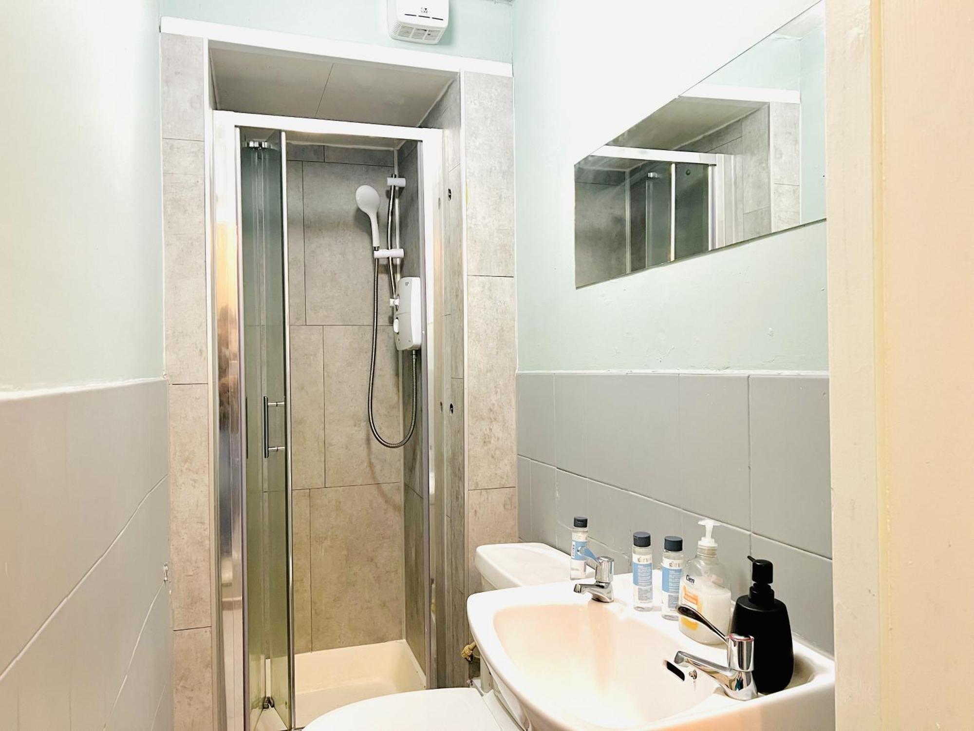 Apartment Centre *