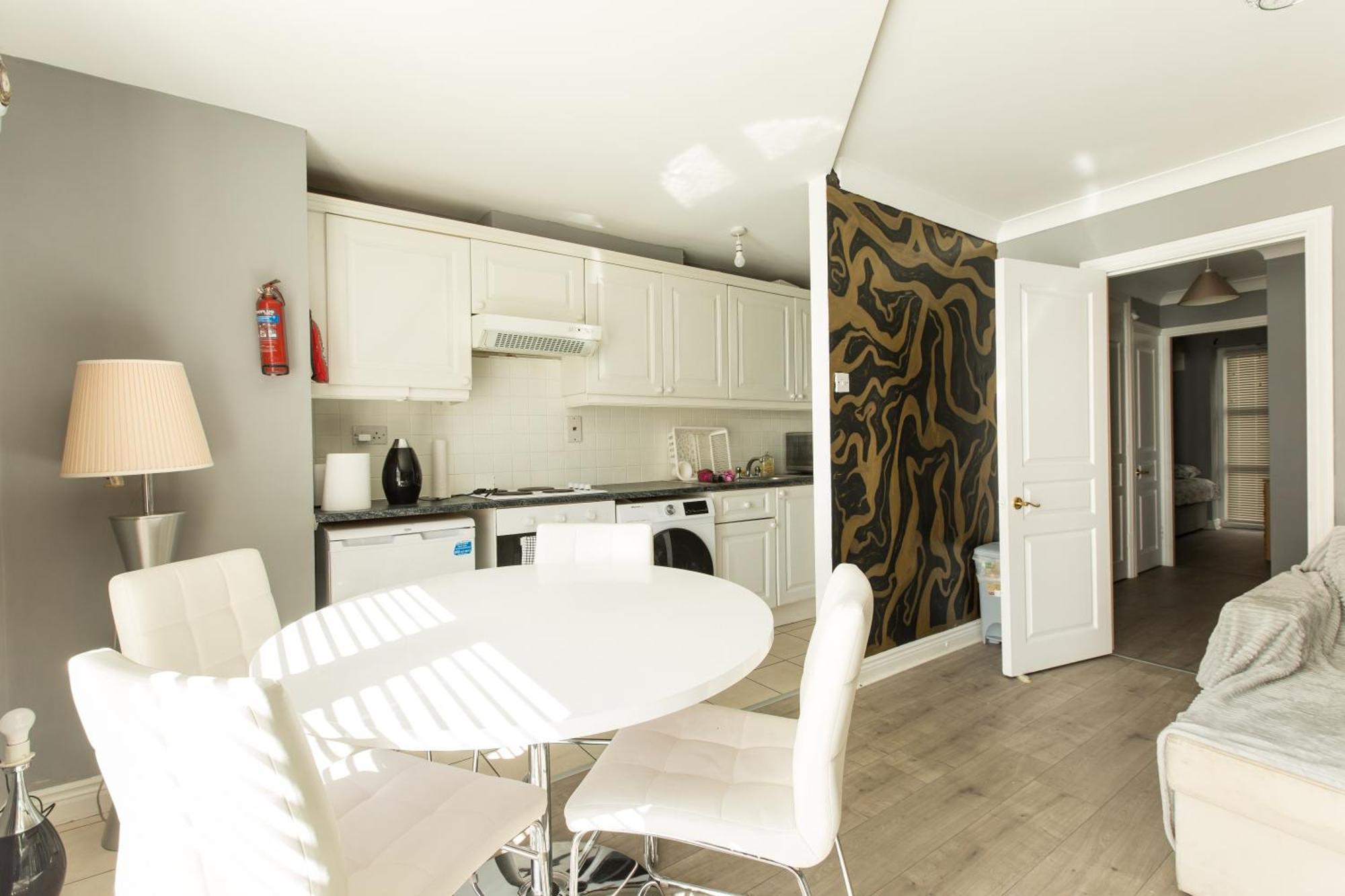 Modern Elegant With Parking Apartment *