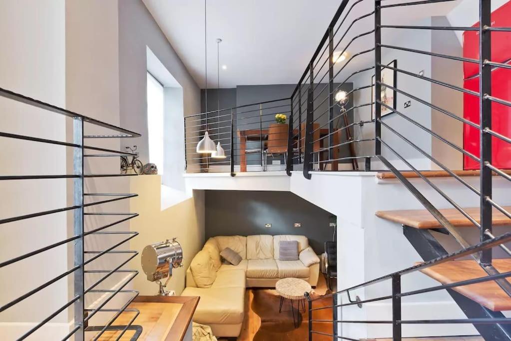 Beautiful, Large 4 Bedroom City Centre Townhouse *