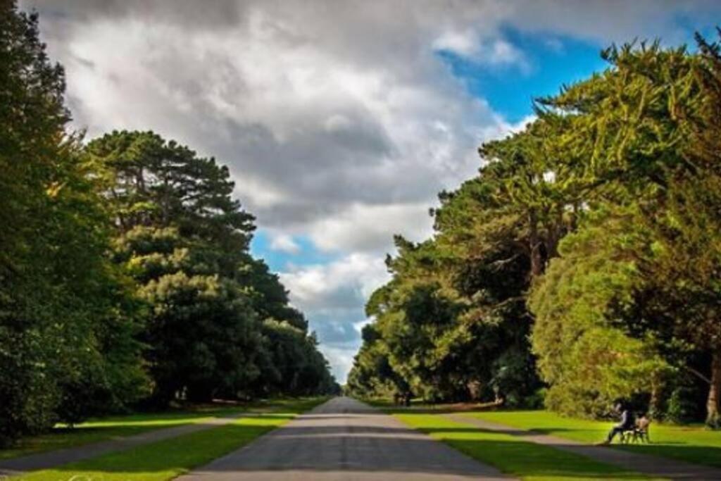 Excellent Location St Anne's Park 2 Bed/bath Apartment, 5 *