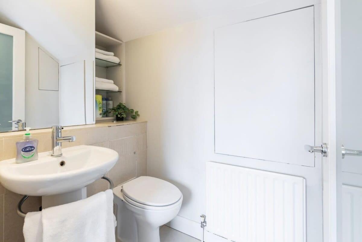 Location 2 Bedroom 2 Bathroom Fast Wifi *