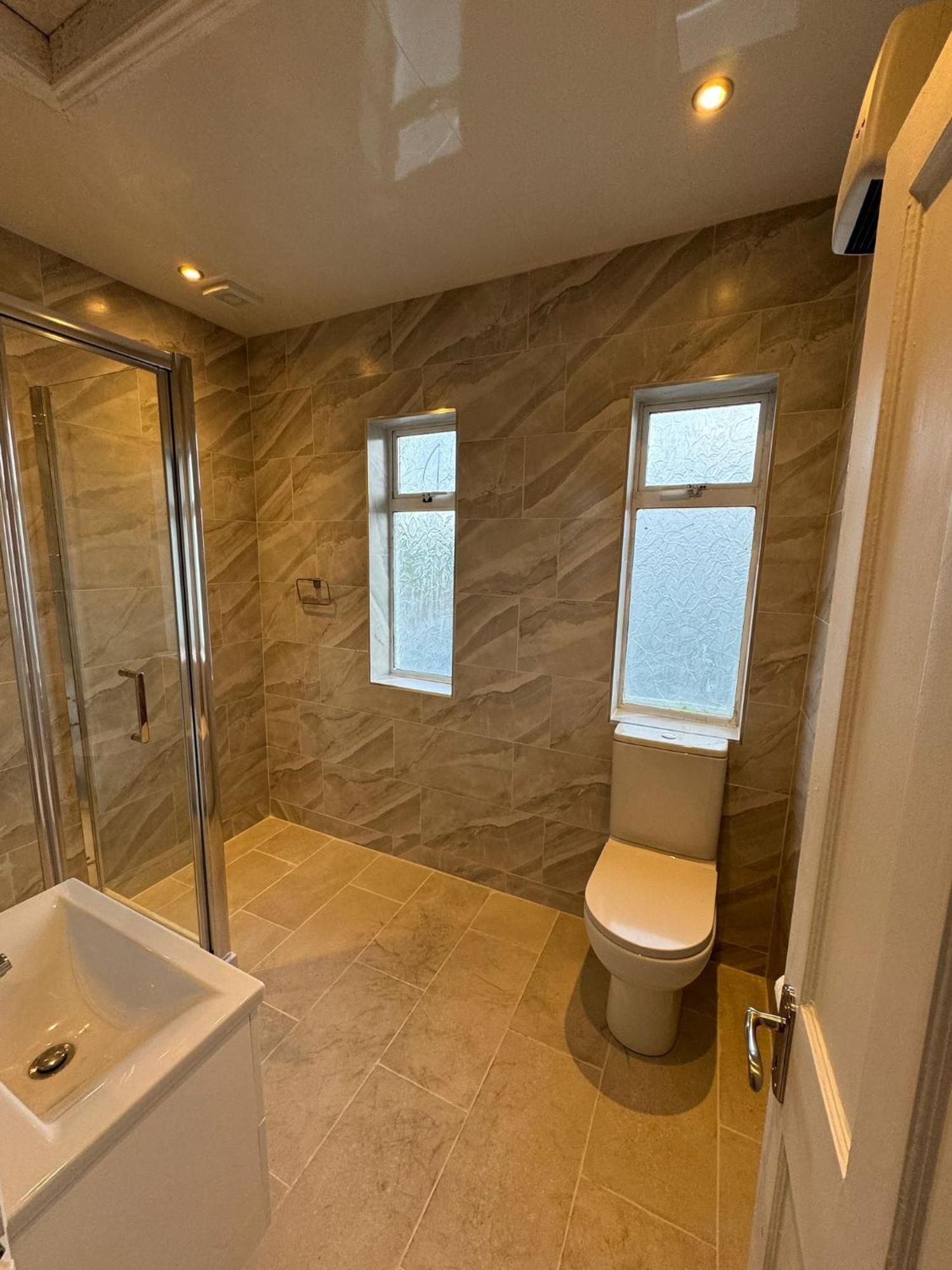 Guest house Nice Double At 2 Iveragh Rd-8 *