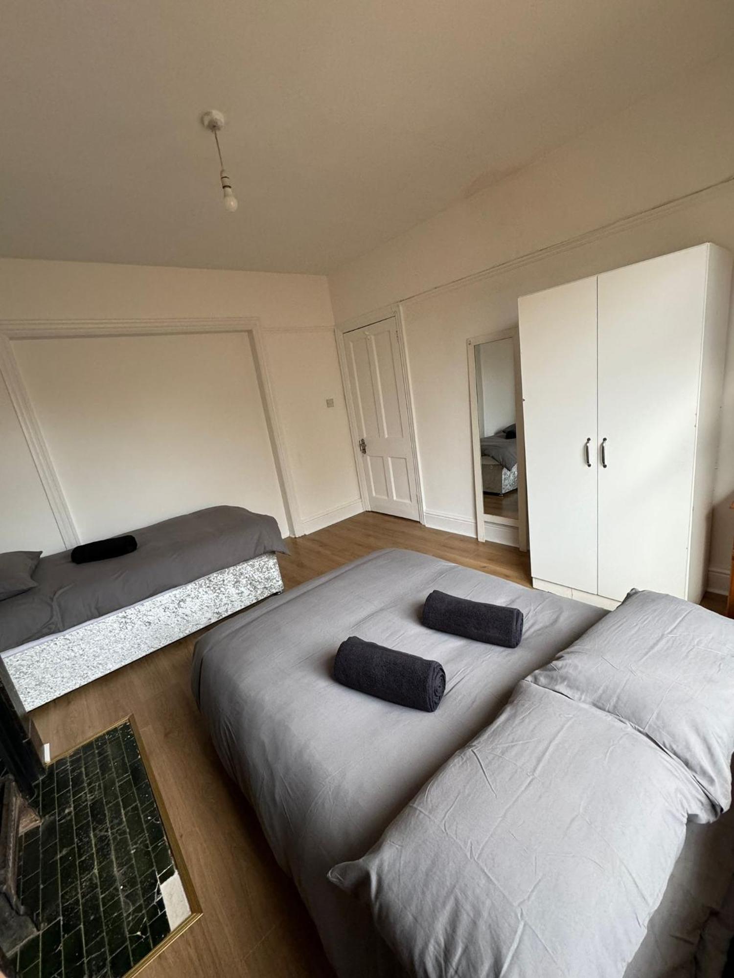 Gasthuis Very Nice Triple At 2 Iveragh Rd-5 Dublin