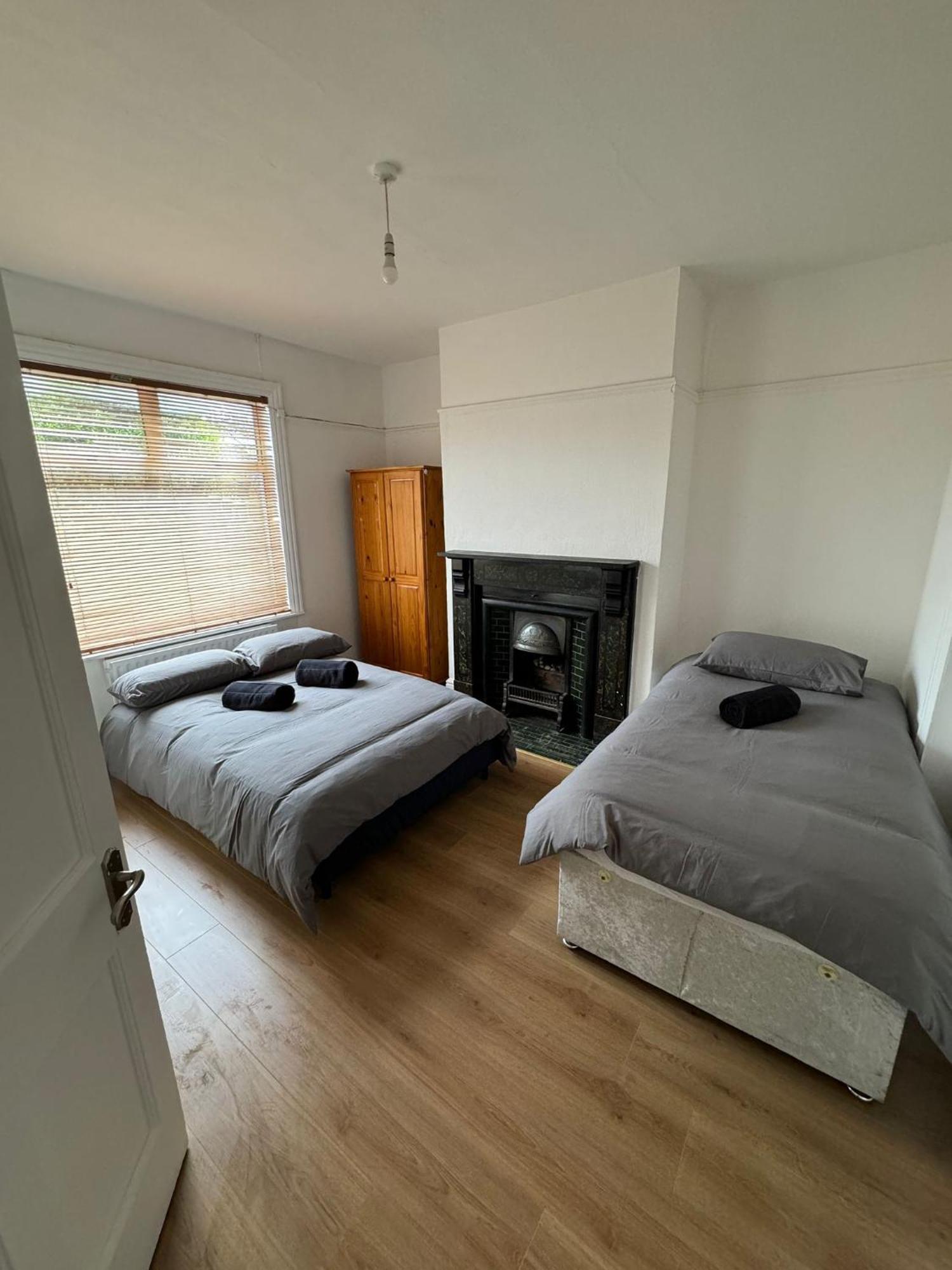 Very Nice Triple At 2 Iveragh Rd-5 Gasthuis *
