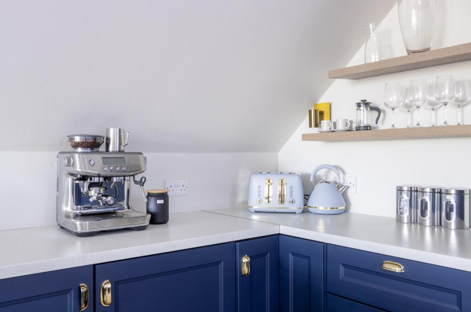 Guestready - Modernised In Monkstown Guest house *