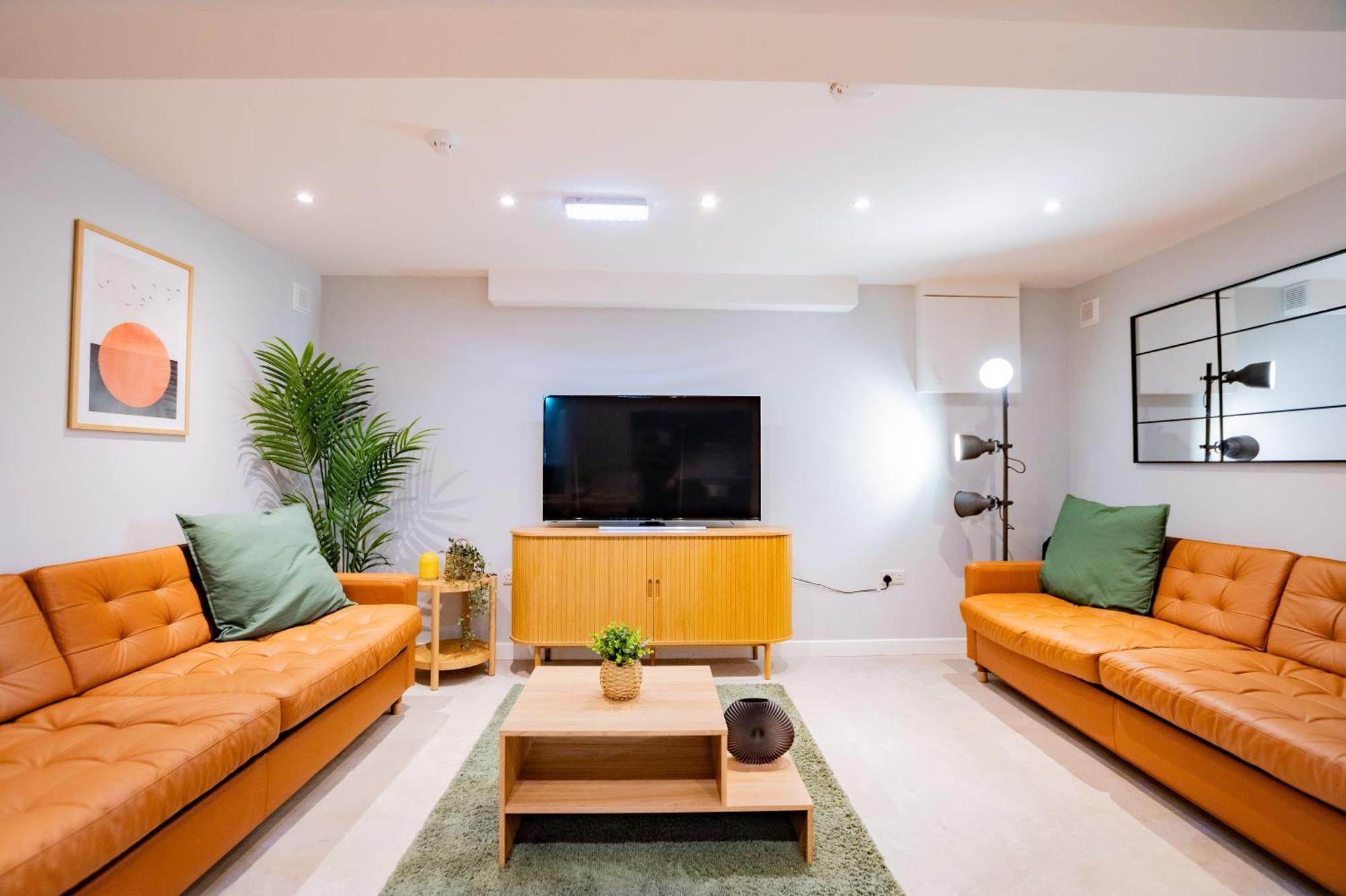 The Large Group House -sleeps 21 Ferienhaus *