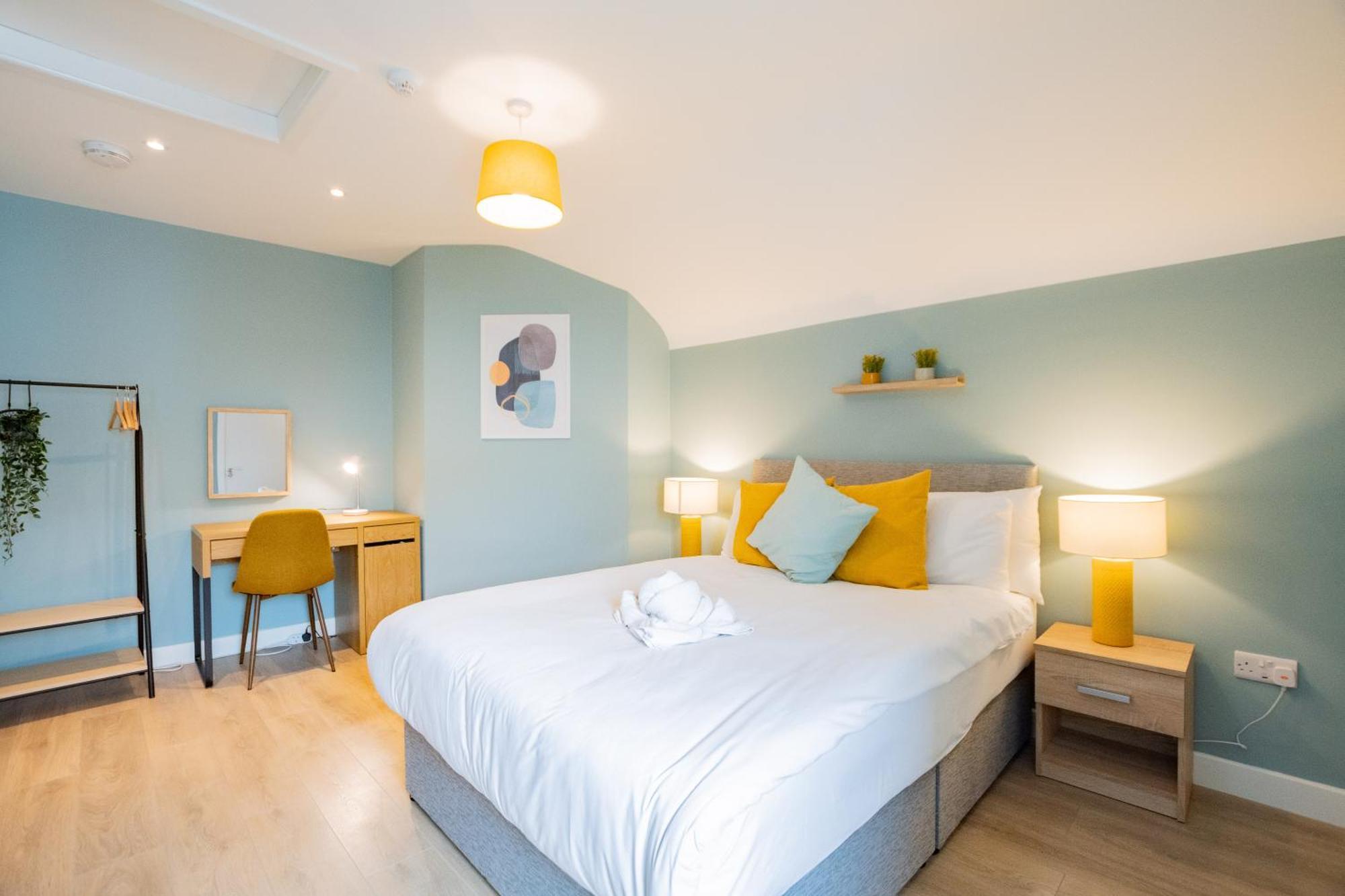 The Large Group House -sleeps 21 Ferienhaus