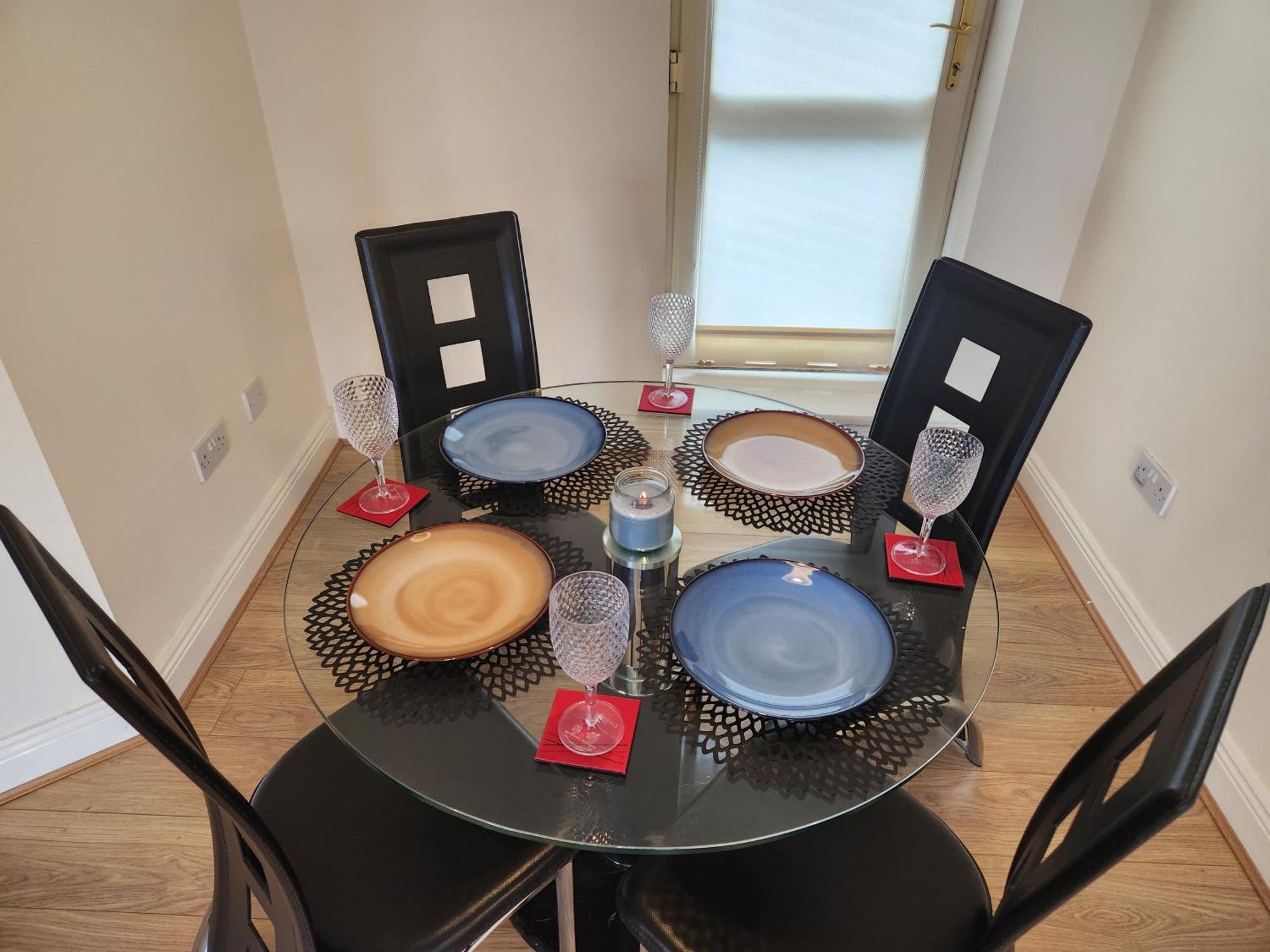 3 Bedrooms Near Airport & 7people Apartment