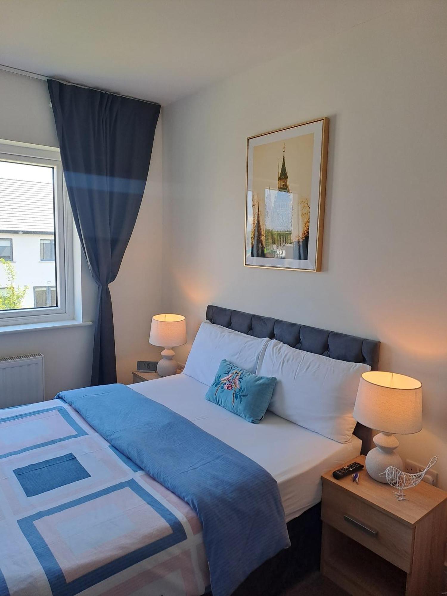 Cozy Bedroom In Lucan, *