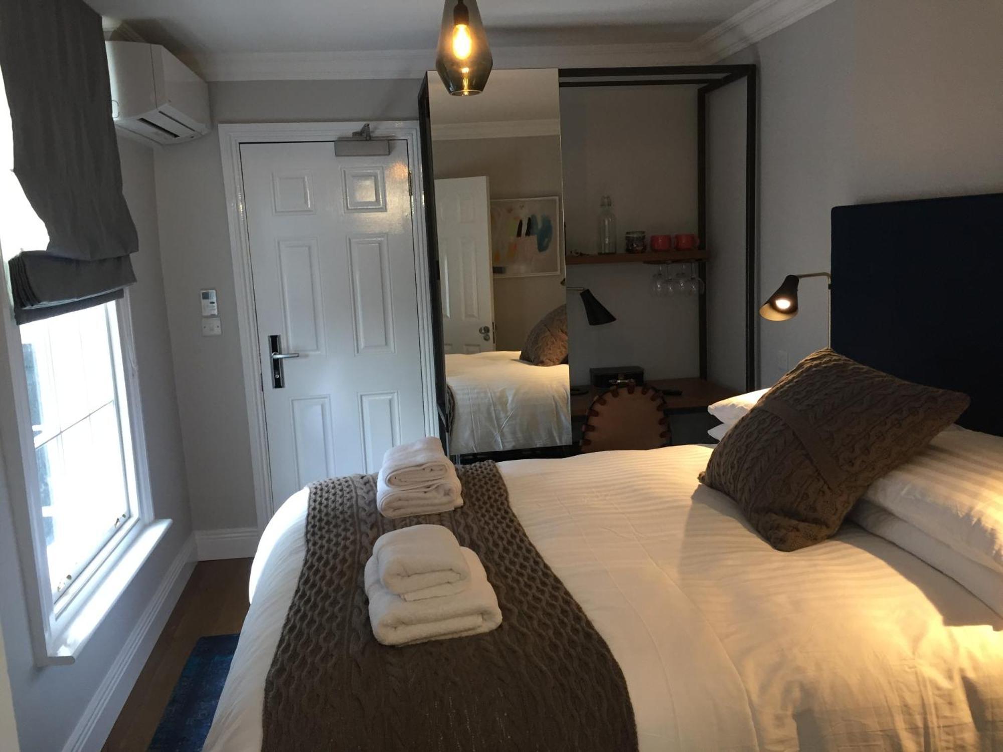 Pembroke Hall 3*