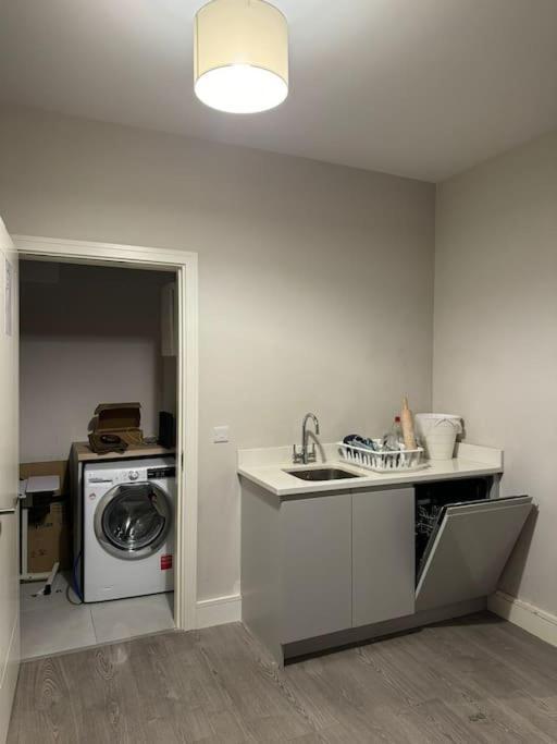 Apartment Private King Size In Well Decorated Shared Flat *