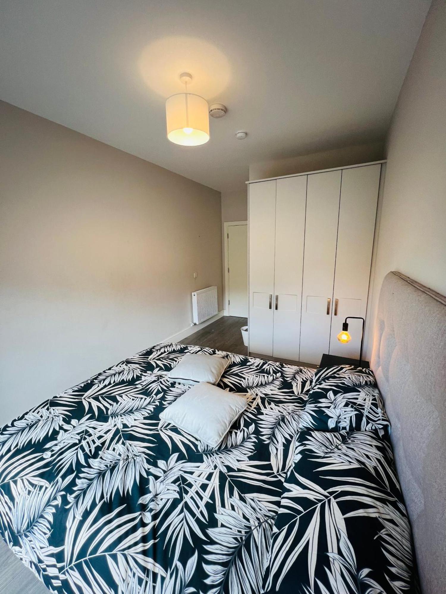 Private King Size In Well Decorated Shared Flat Appartement