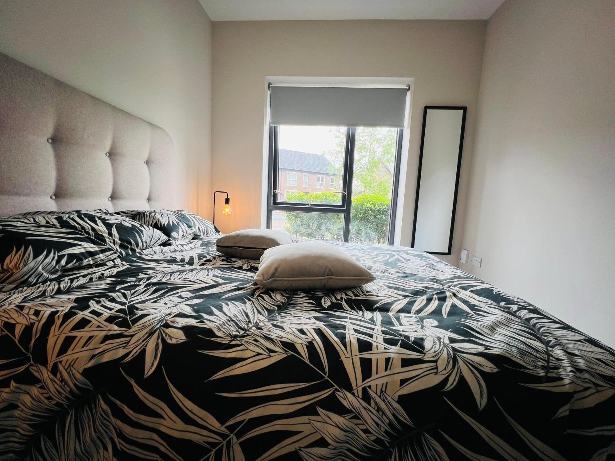 Private King Size In Well Decorated Shared Flat Appartement *