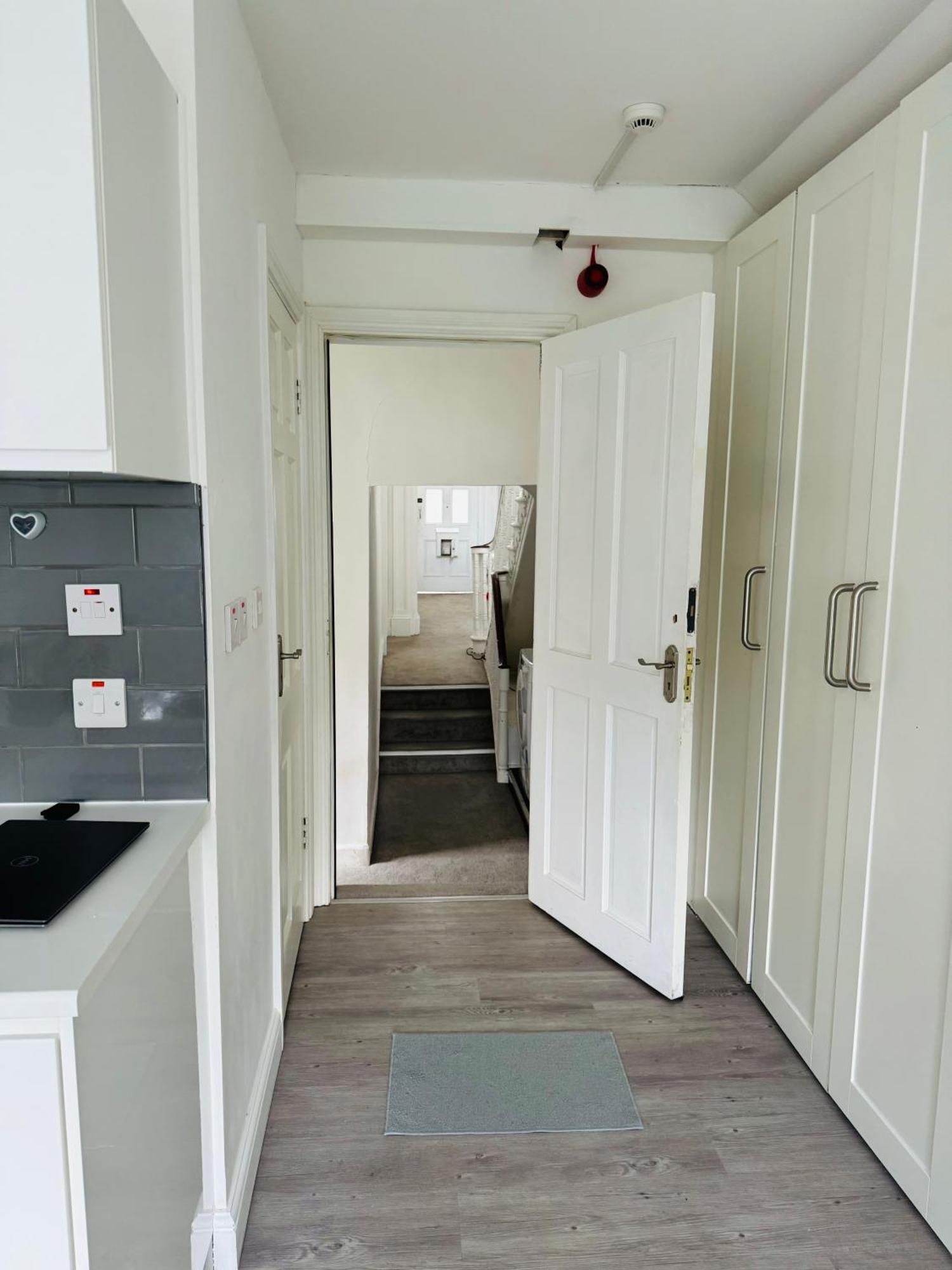 3 Portobello Apartment *