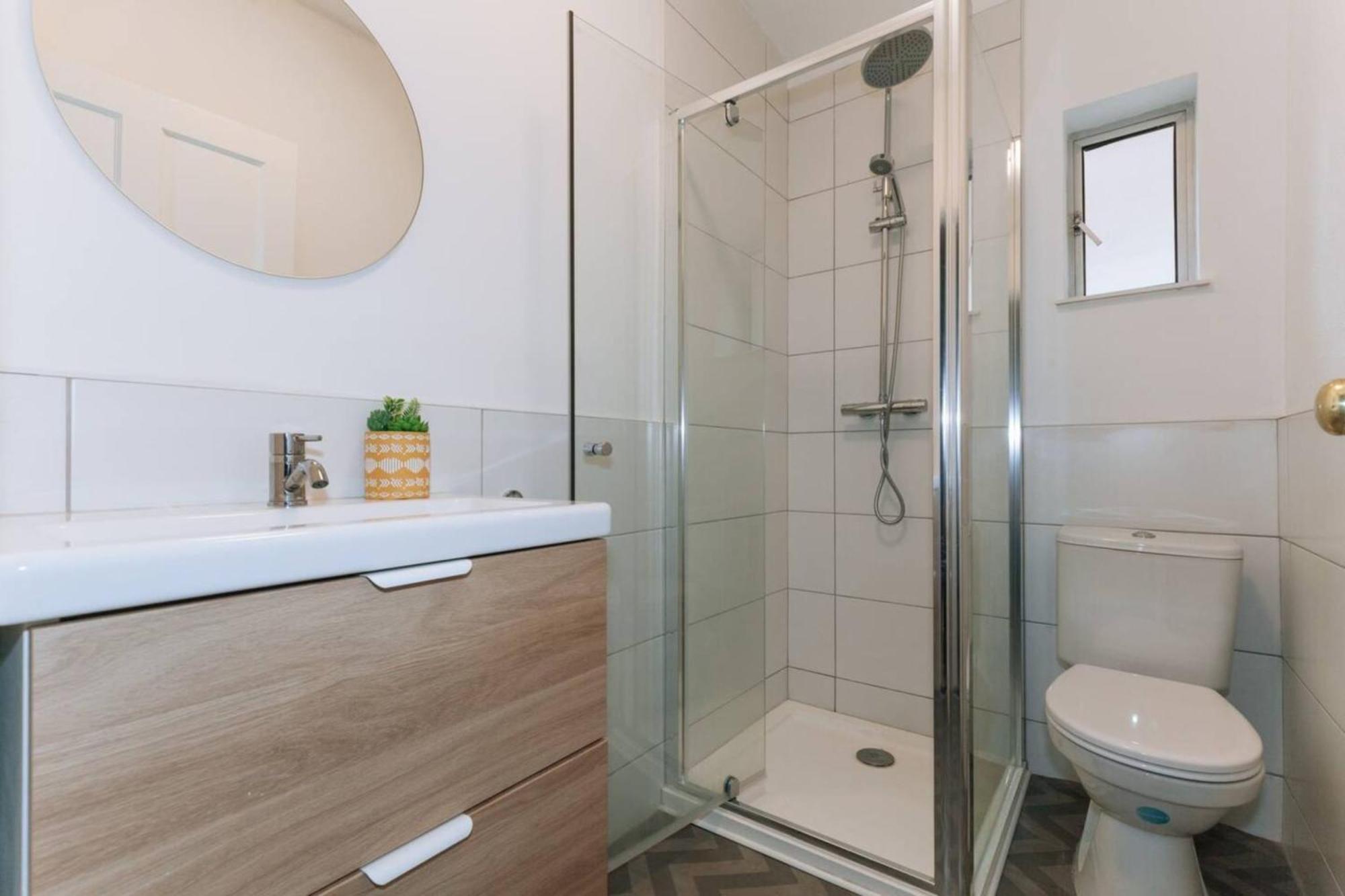 Centrally Located & Spacious 4bd House- St Kevin's Holiday home *